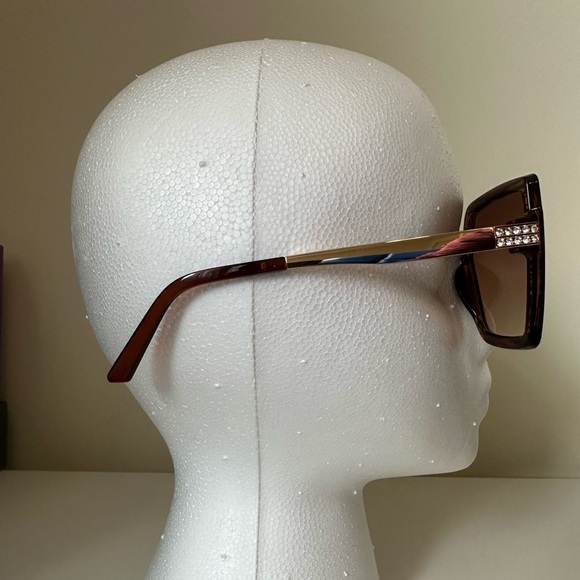 NEW one size fits most STYLISH SUNGLASSES - Picture 2 of 4